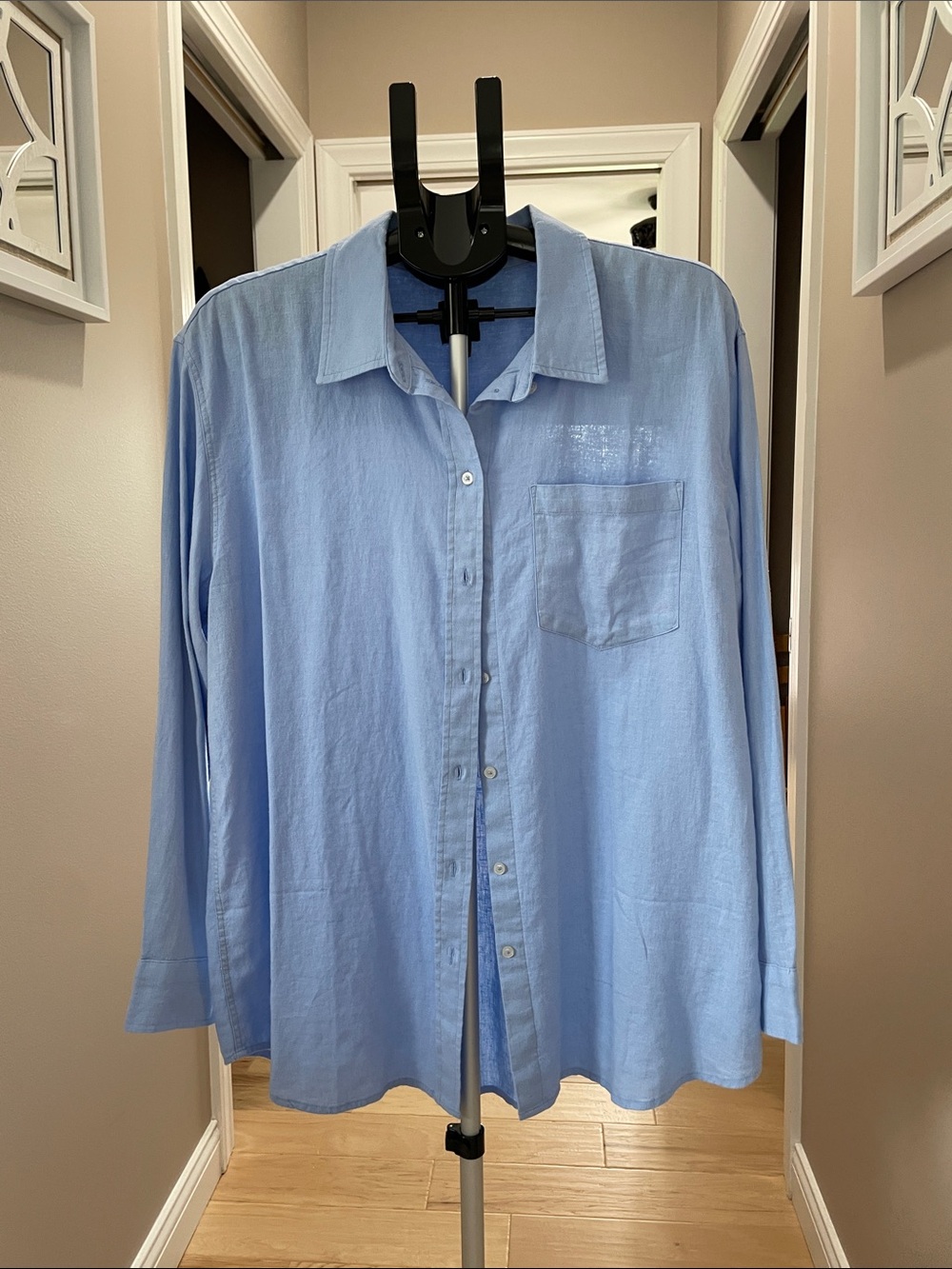 GAP Men's Sky Blue Casual Button-Down Shirt
